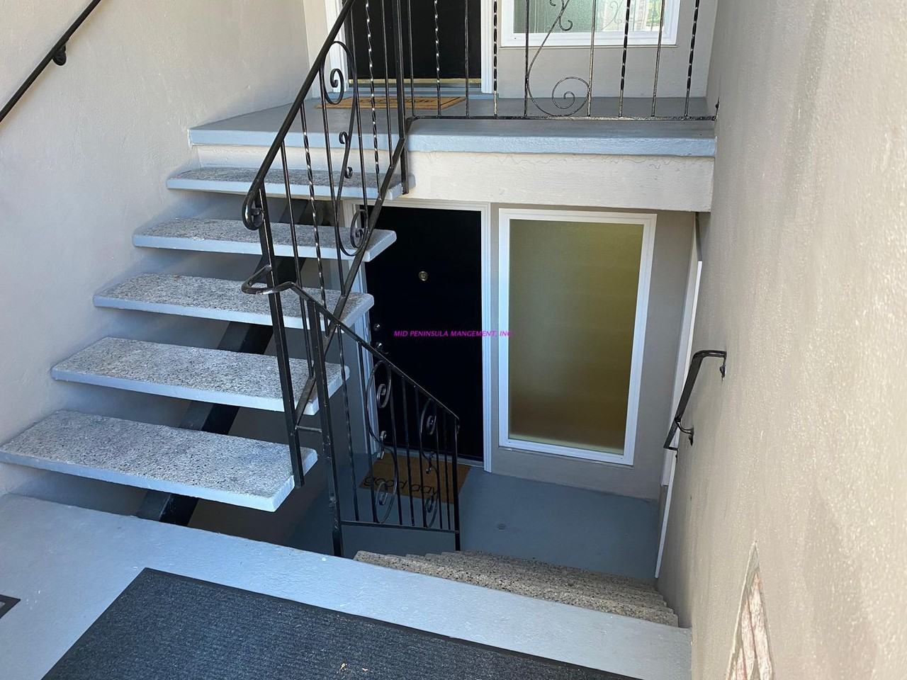 101 101 - 105 London Court - Photo 2 of 15