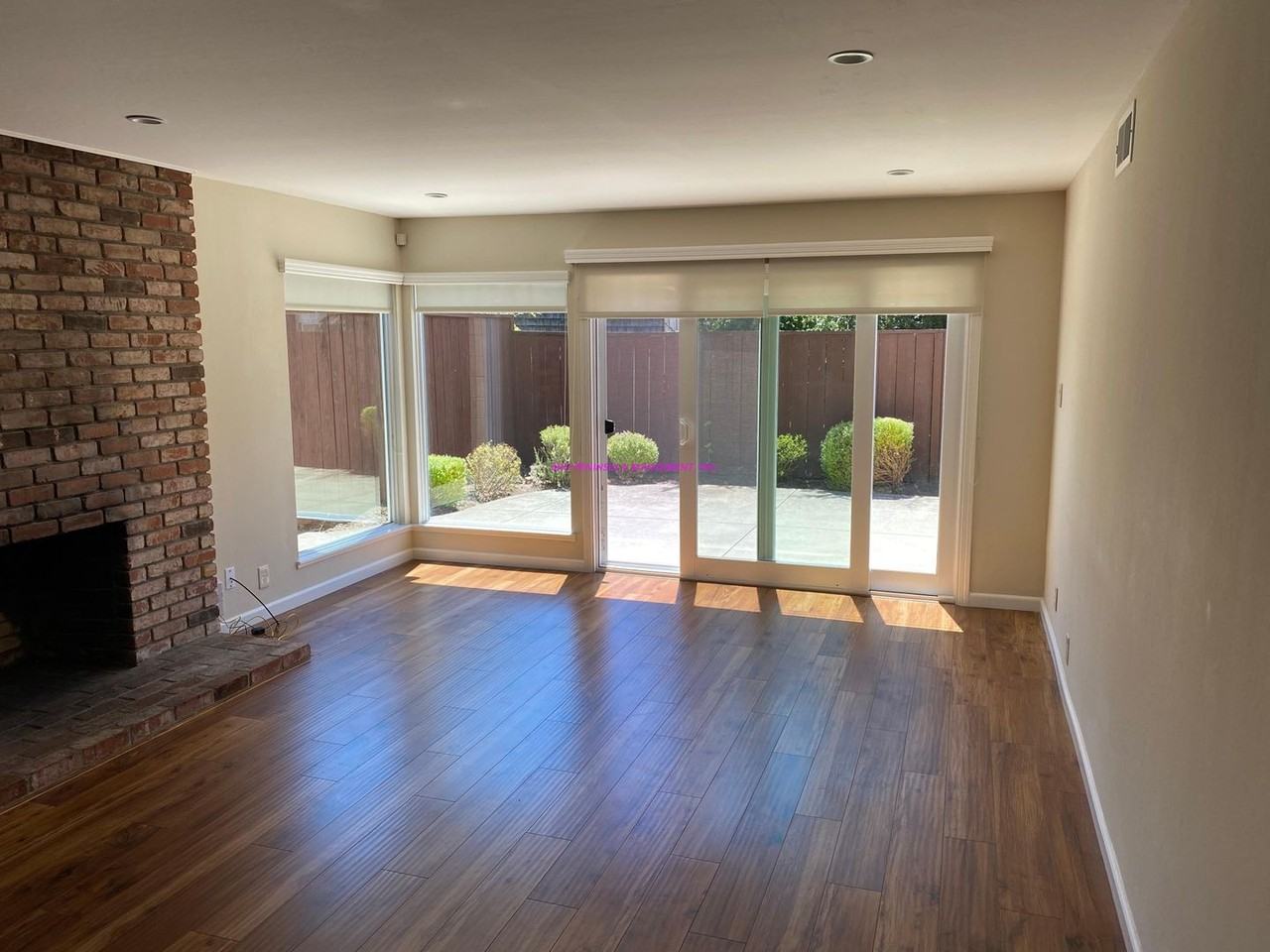 101 101 - 105 London Court - Photo 3 of 15