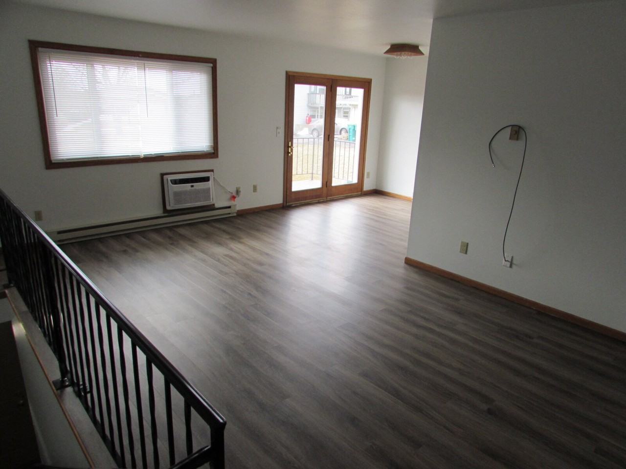 122-130 Maple Court - Photo 2 of 10