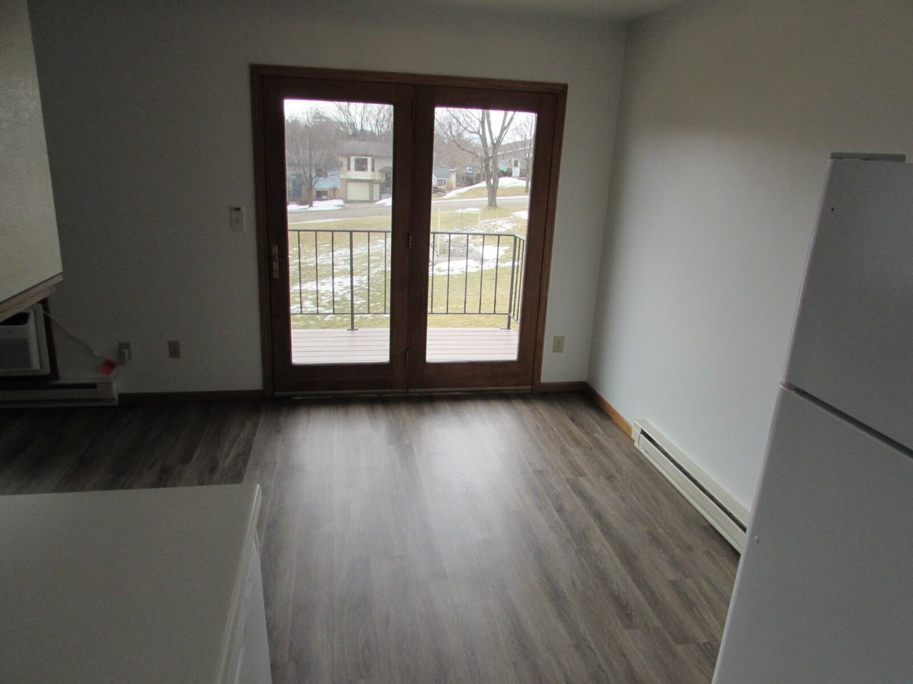 122-130 Maple Court - Photo 3 of 10