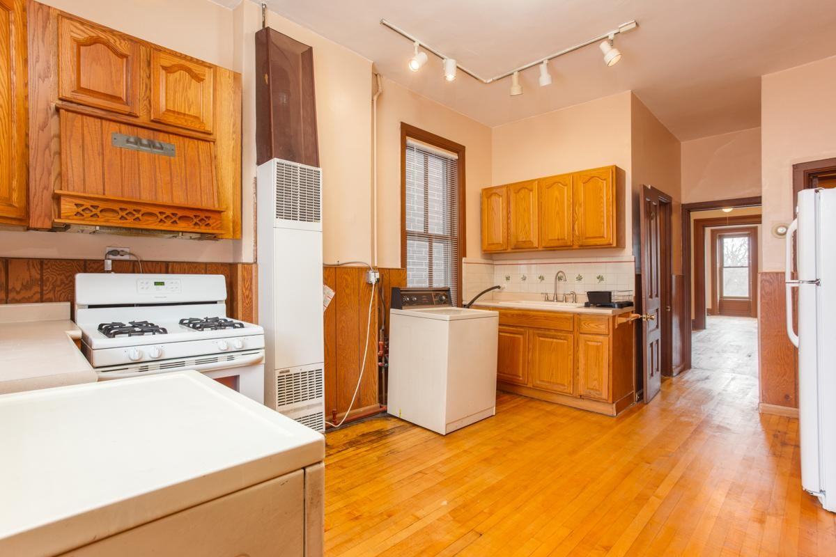 652 W Webster Ave #2 - Photo 3 of 11