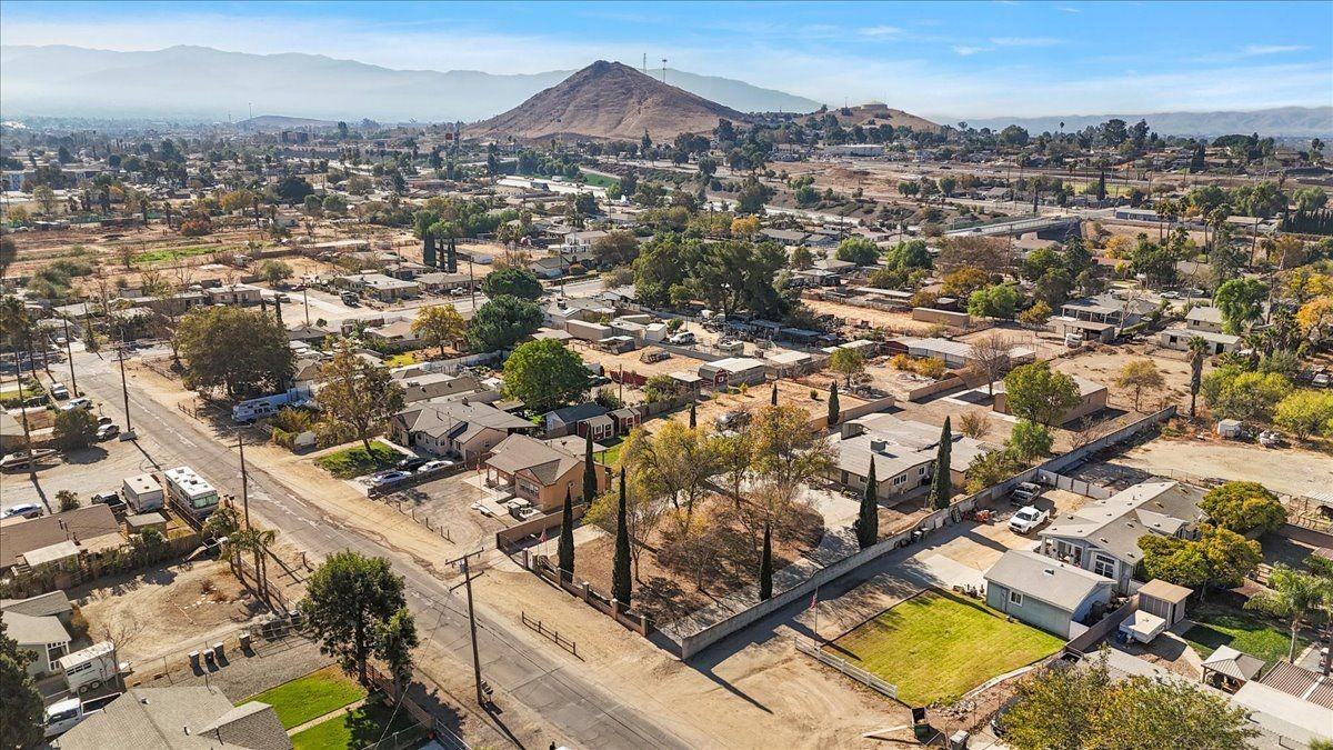 4270 Woodward Ave - Photo 2 of 25