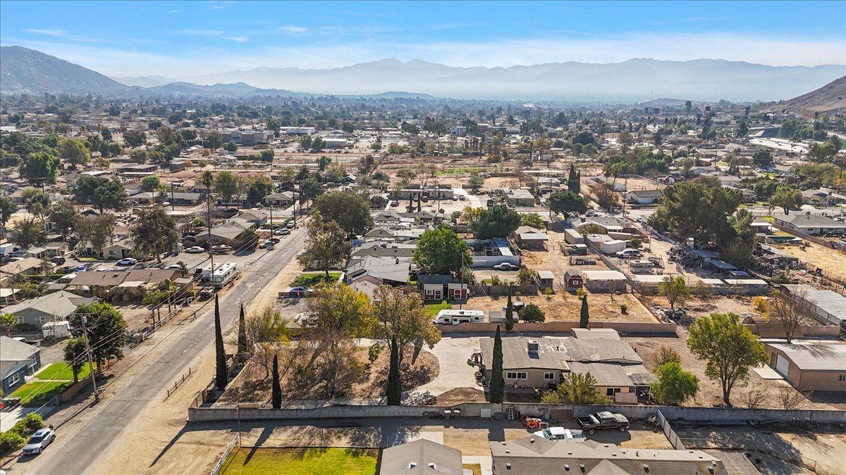 4270 Woodward Ave - Photo 3 of 25