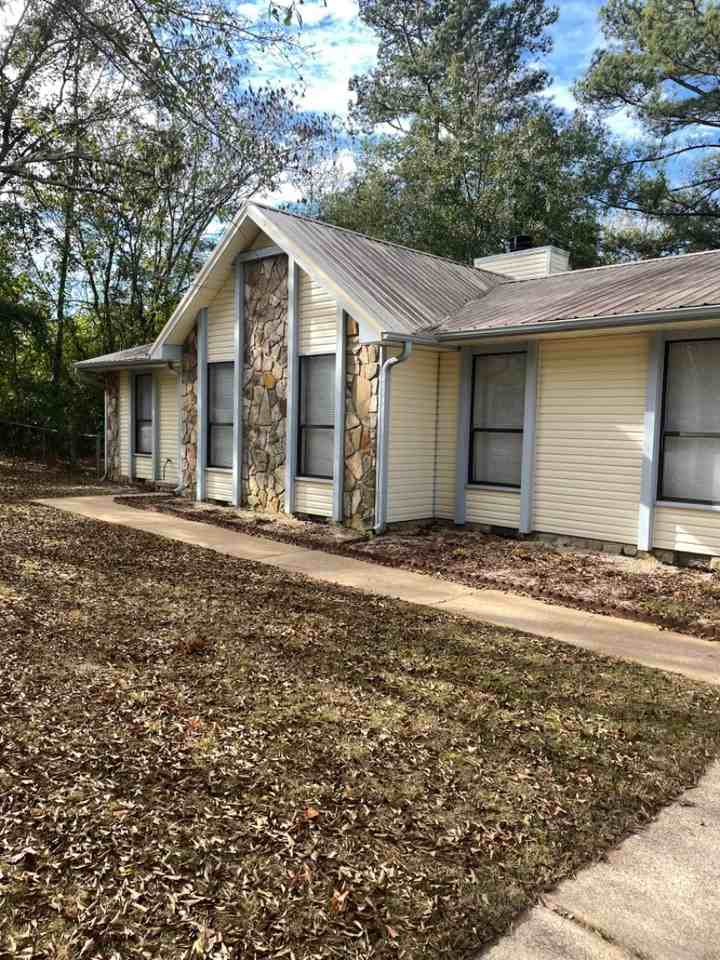 1015 Louise Drive - Photo 2 of 10