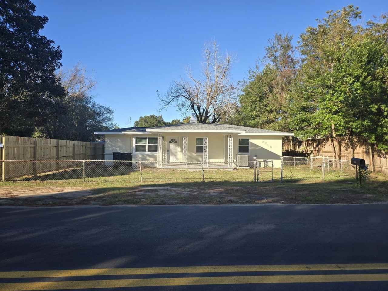 2608 W Jordan St #NA - Photo 2 of 26