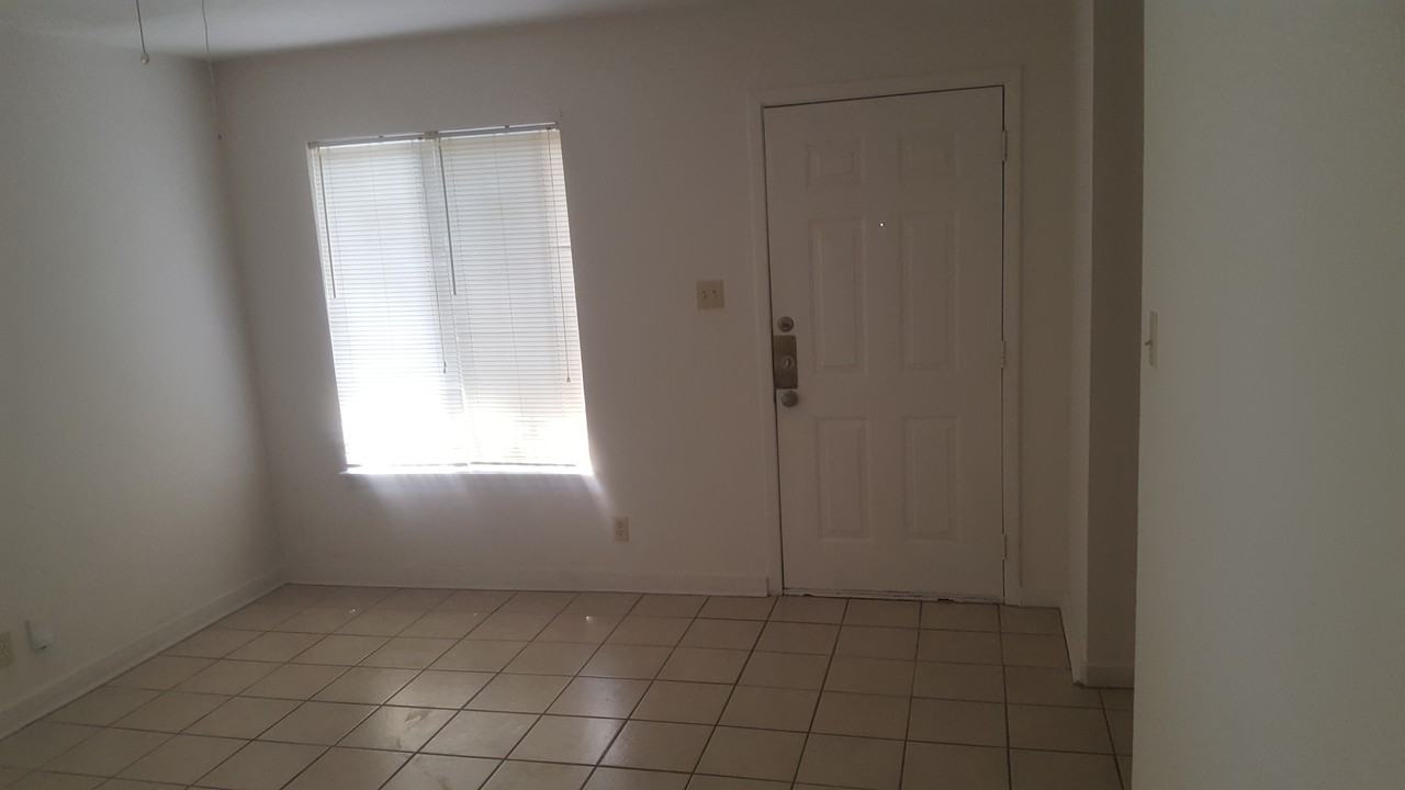 647 Morningview Dr - Photo 3 of 16