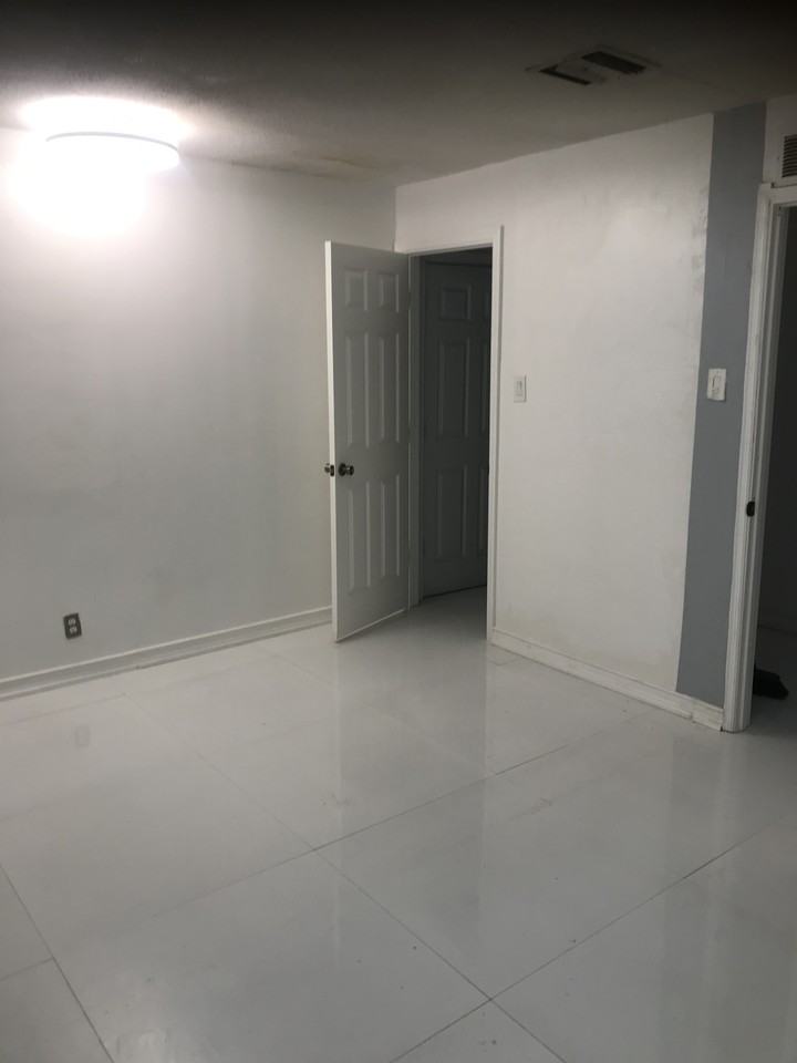 Nw 36th Ct #NA - Photo 4 of 8