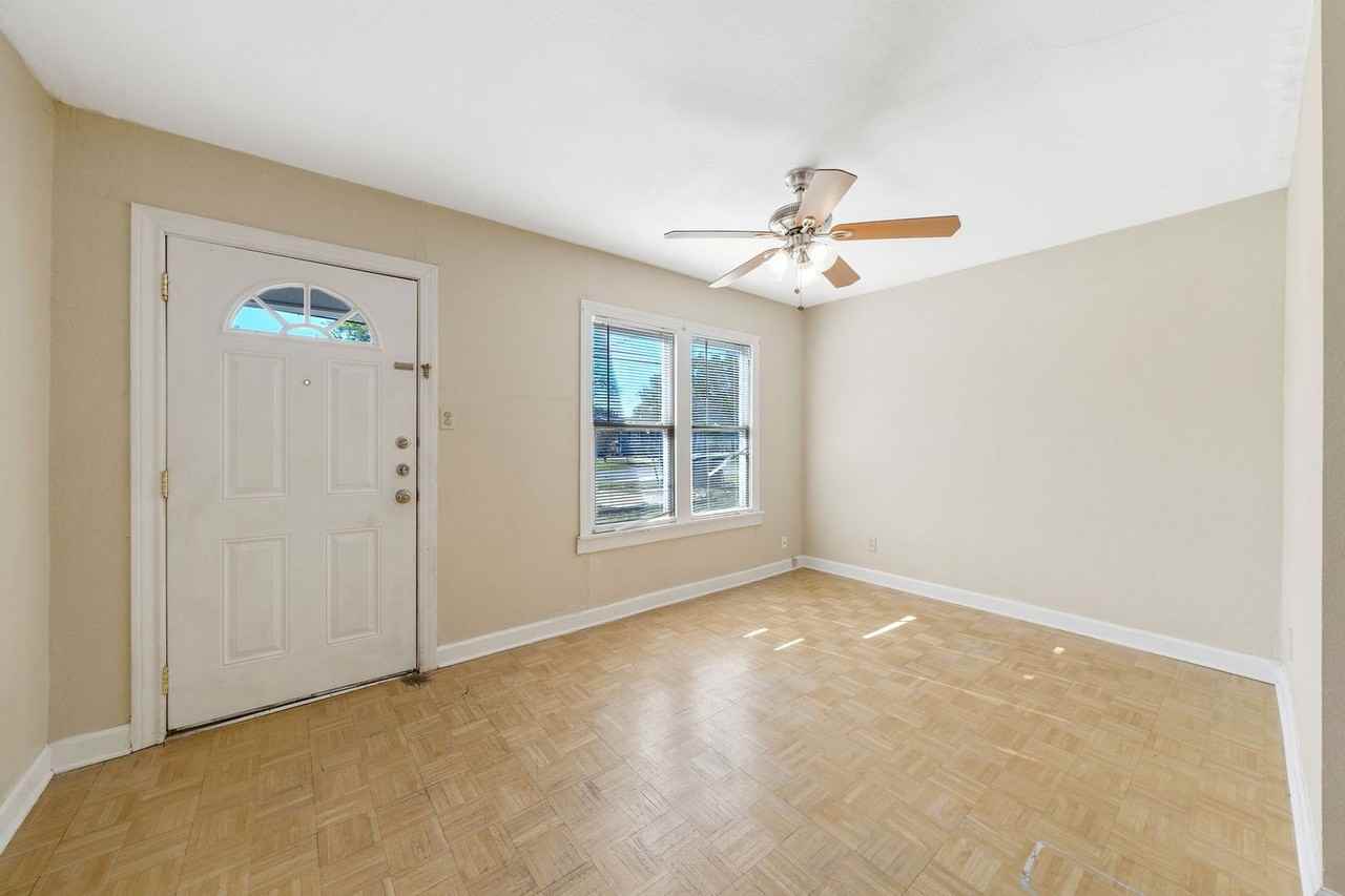 313 La Manda Blvd - Photo 6 of 21