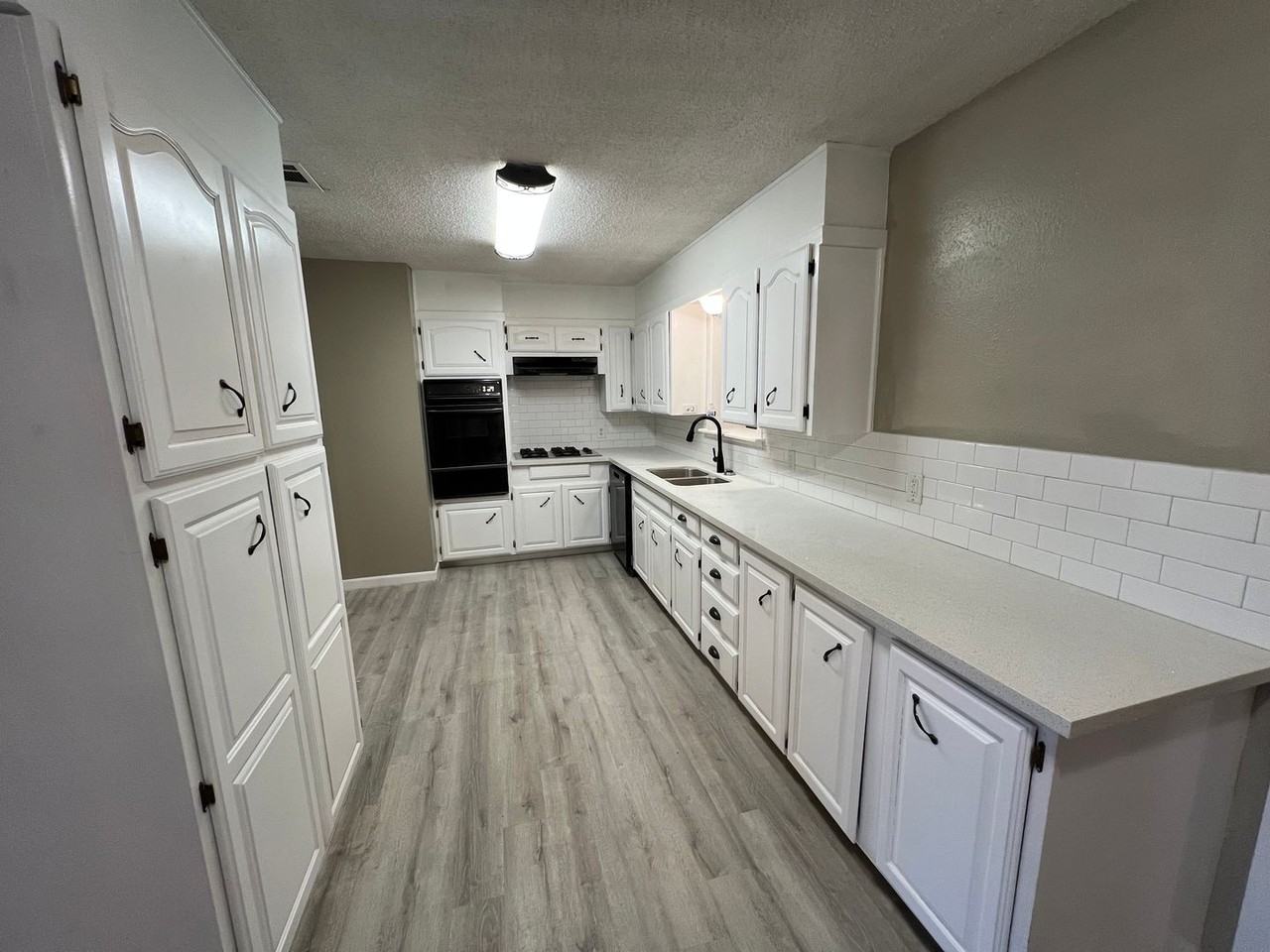 1615 Avenue F - Photo 2 of 9