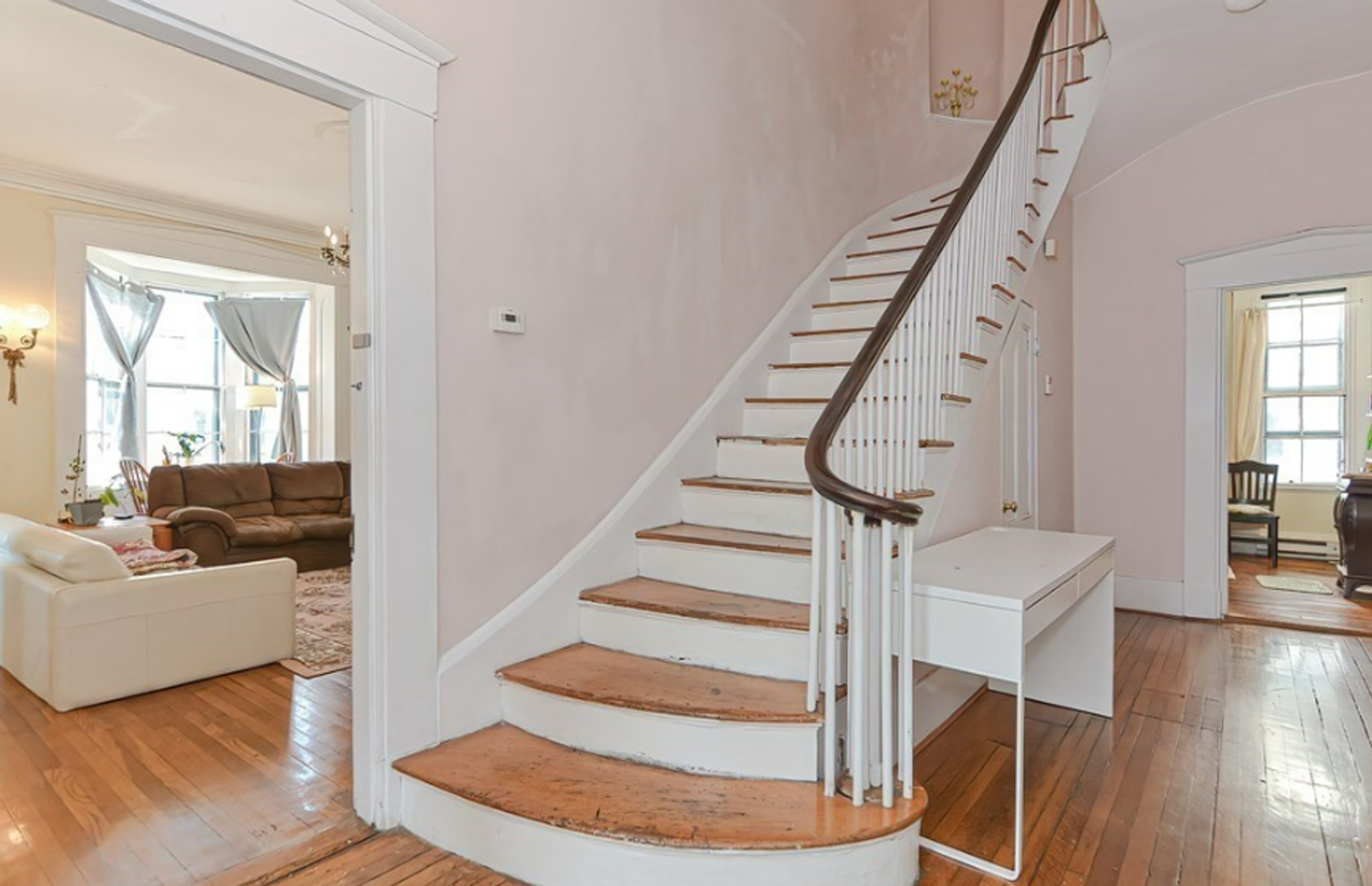 139 Hillside Street - Photo 4 of 6