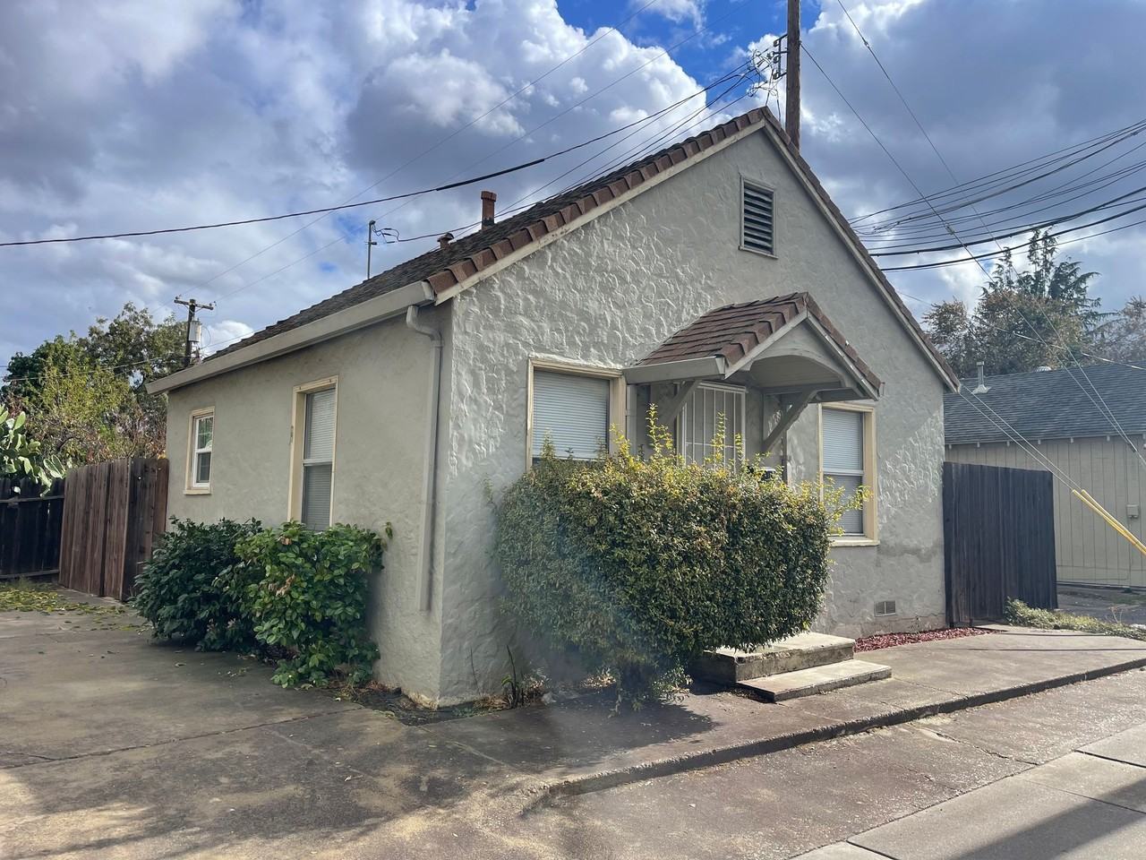 Wonderful Stand Alone Home - Photo 2 of 16