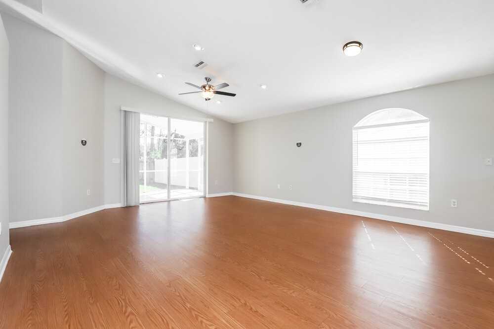 7836 Fashion Loop - Photo 3 of 16