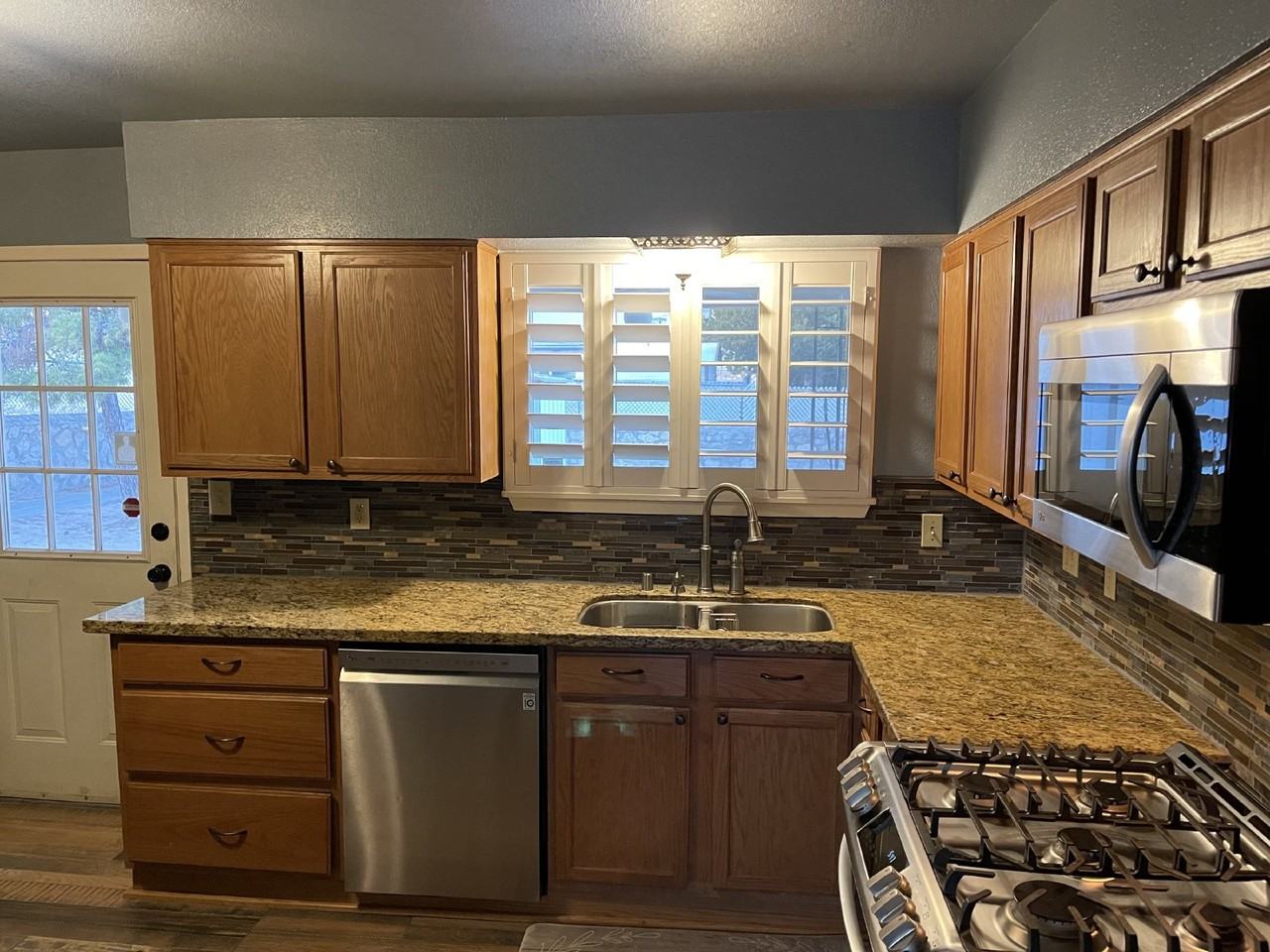 9517 Mcintosh Dr - Photo 3 of 47