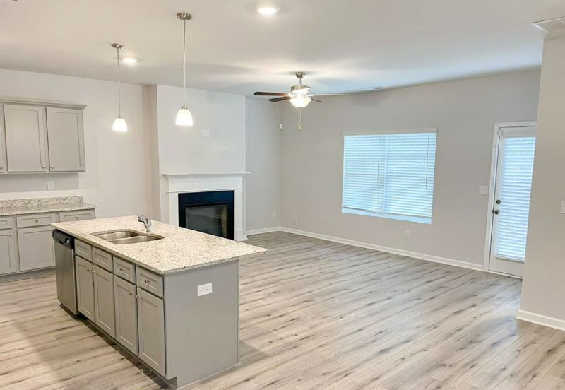 7559 Knoll Hollow Rd - Photo 2 of 16