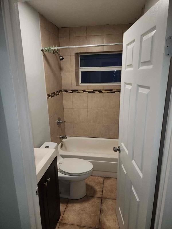 272 Sw 3rd St #B - Photo 4 of 6