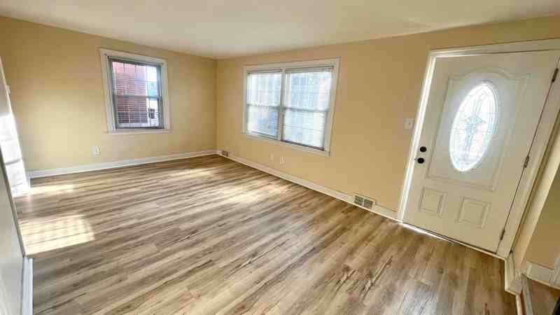 1931 Guernsey Ave - Photo 3 of 12