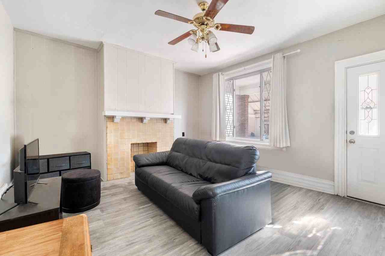 4427 Howley St - Photo 5 of 15