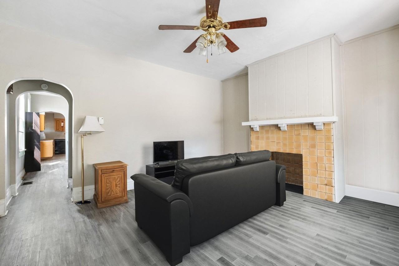 4427 Howley St - Photo 6 of 15