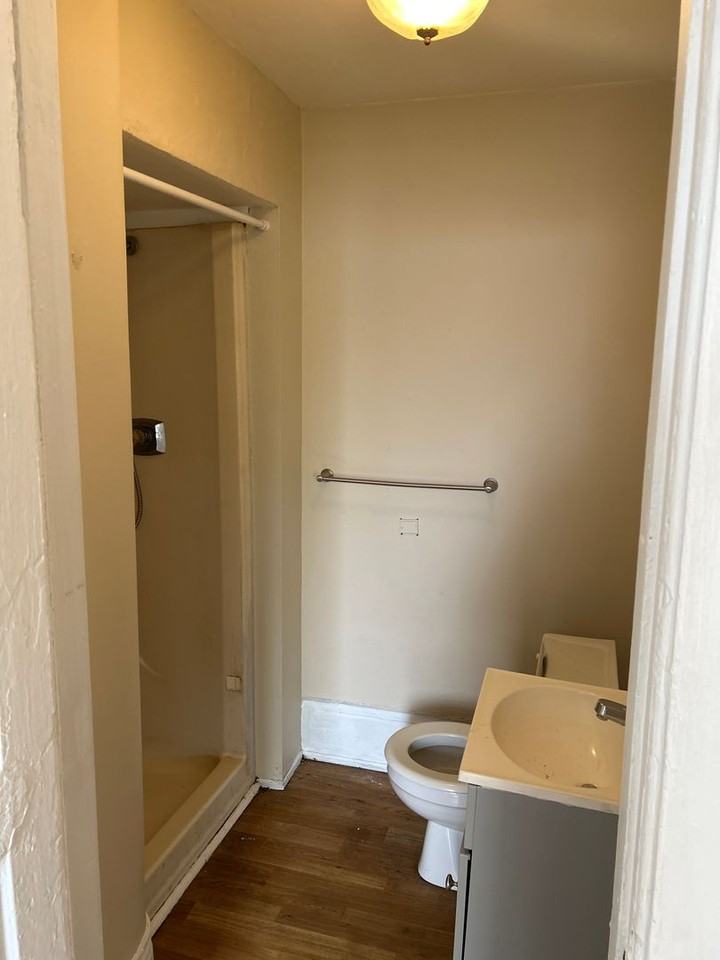 1008 East 4th - Photo 2 of 5