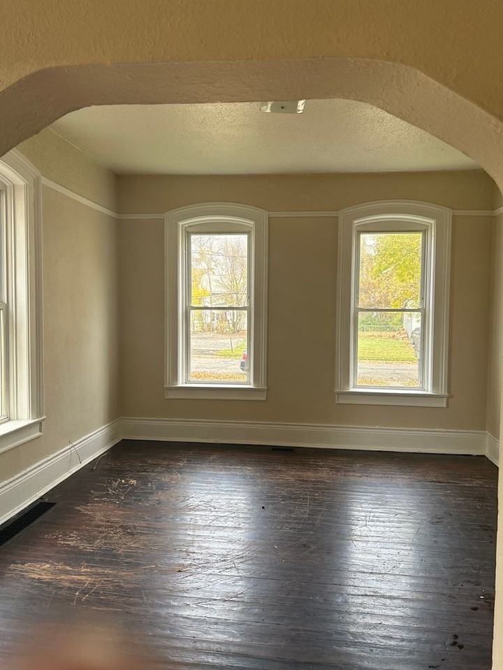 1008 East 4th - Photo 3 of 5