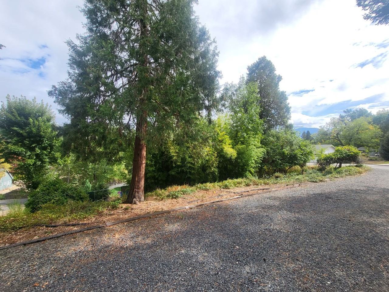 530 Nw Valley View Dr - Photo 2 of 25