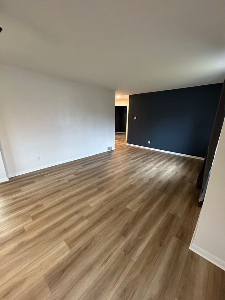 506 Crescent Boulevard Ext - Photo 7 of 50