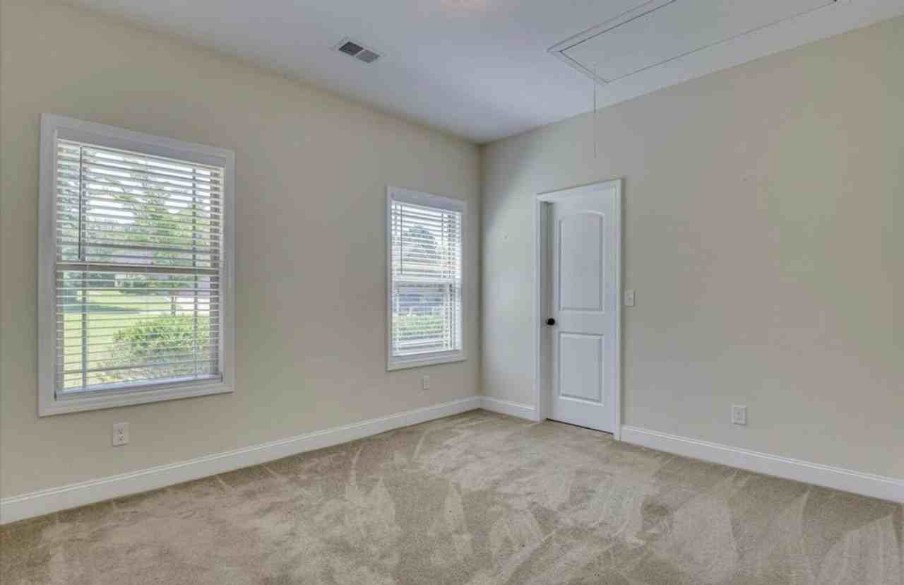 221 Grand Oaks Way - Photo 4 of 12