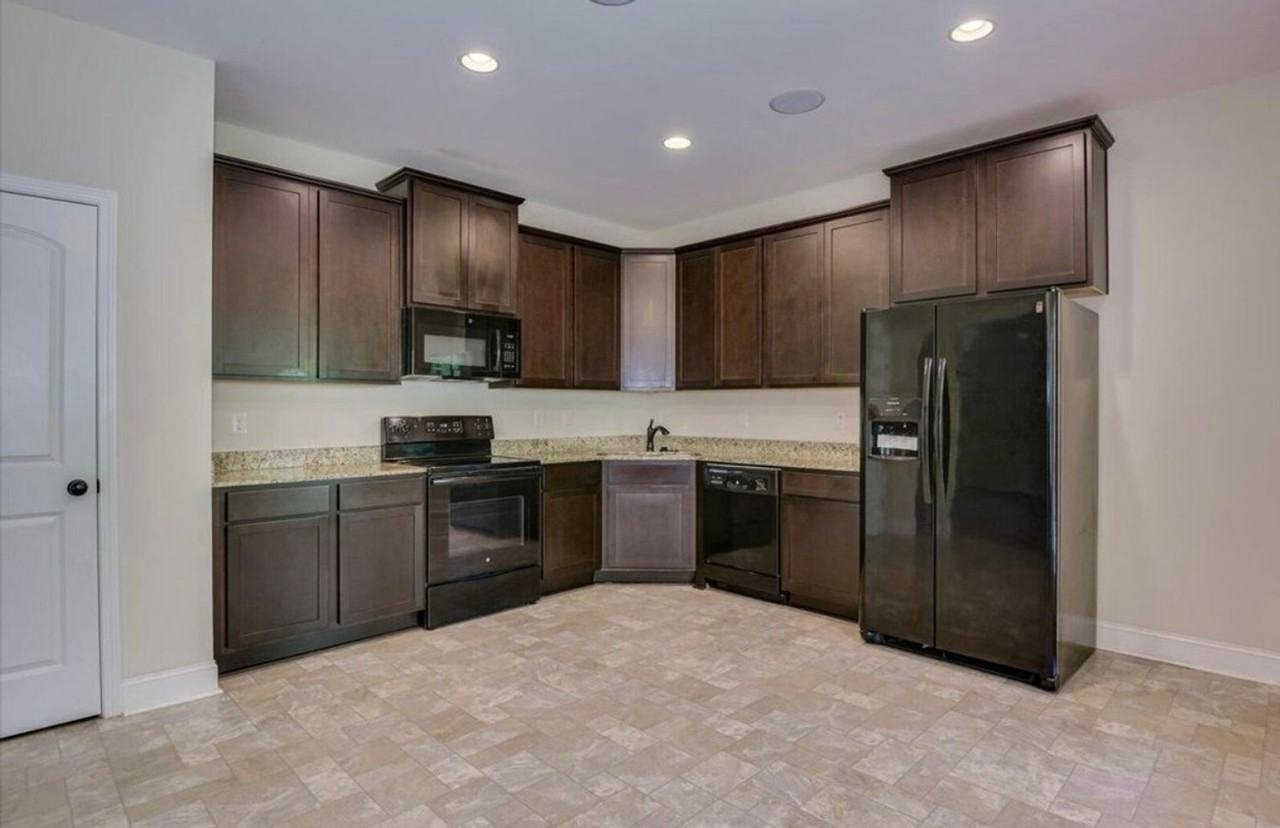 221 Grand Oaks Way - Photo 5 of 12