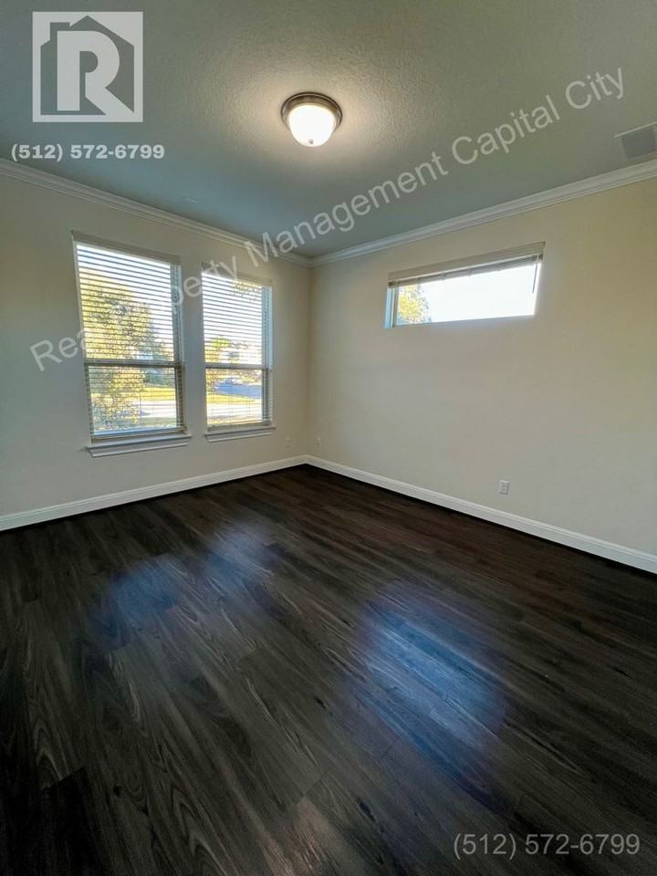 5317 Del Dios Way - Photo 3 of 34