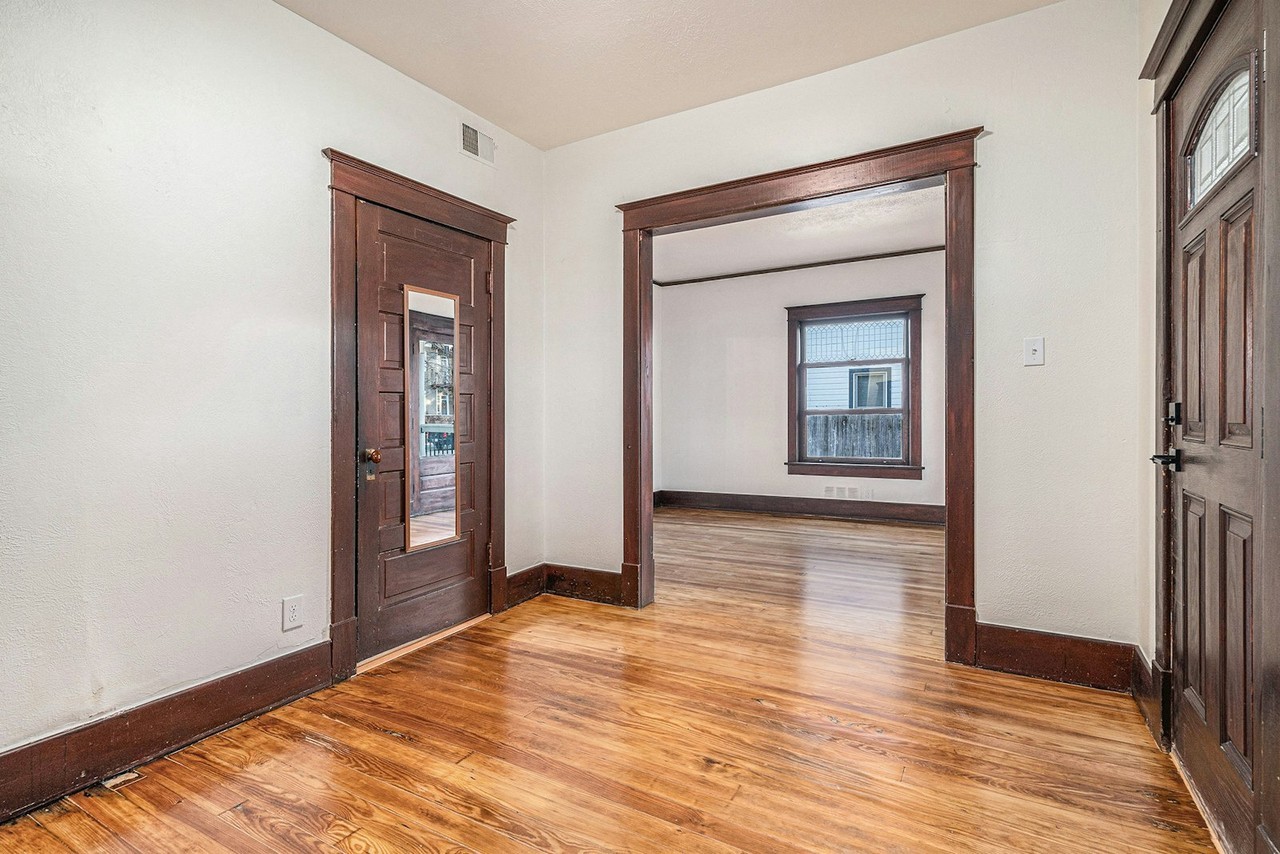 5522 S Nevada St - Photo 2 of 22