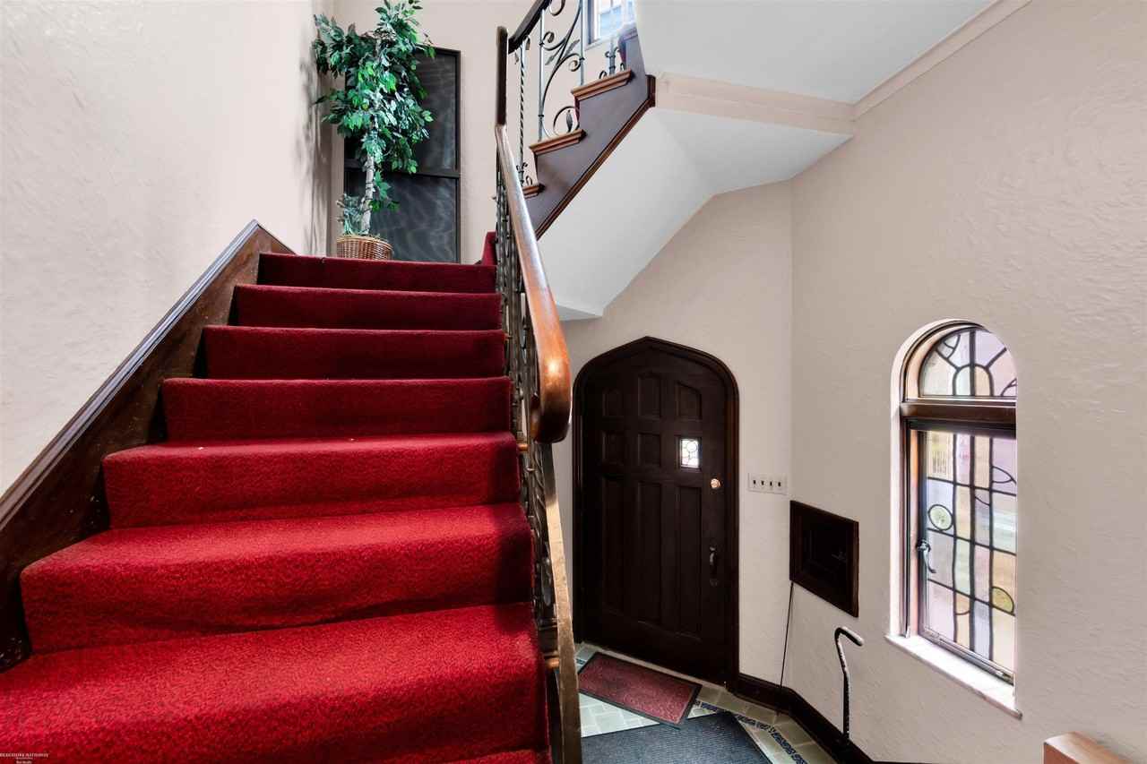 936 Trombley Rd - Photo 4 of 31