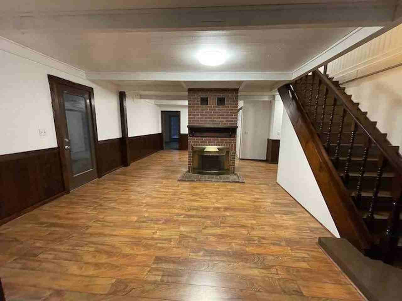 222 W C St - Photo 3 of 19