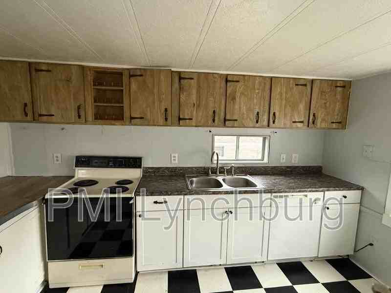 364 Tanglewood Dr - Photo 3 of 15