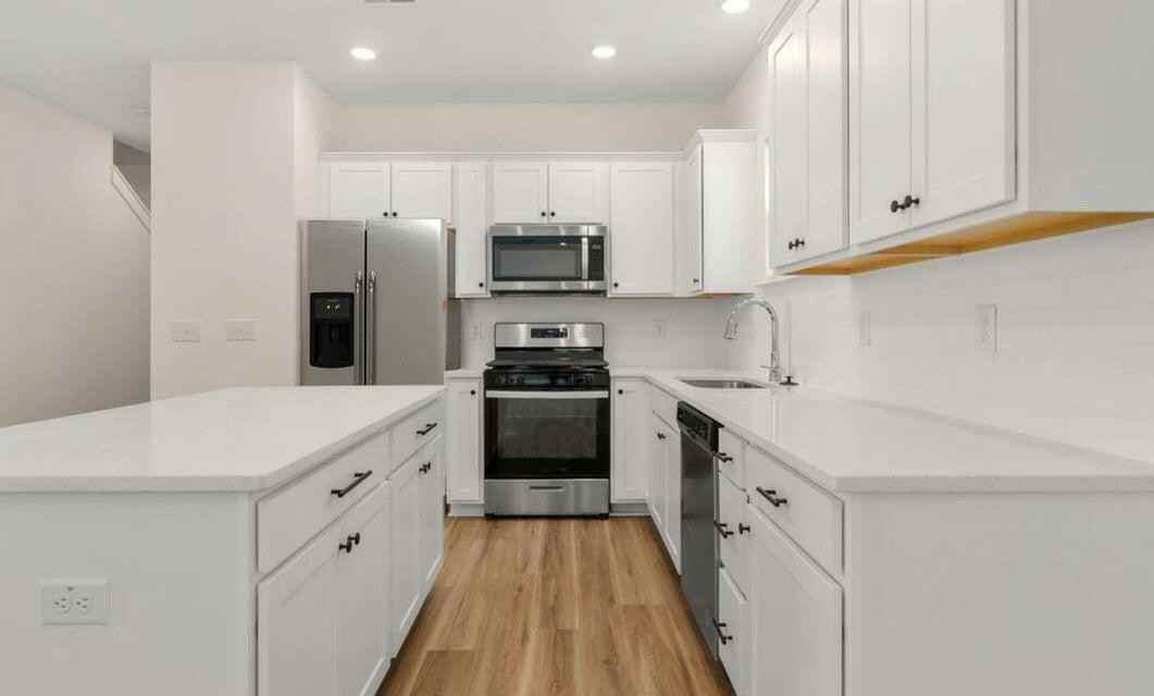 602 W 2nd North St - Photo 2 of 28