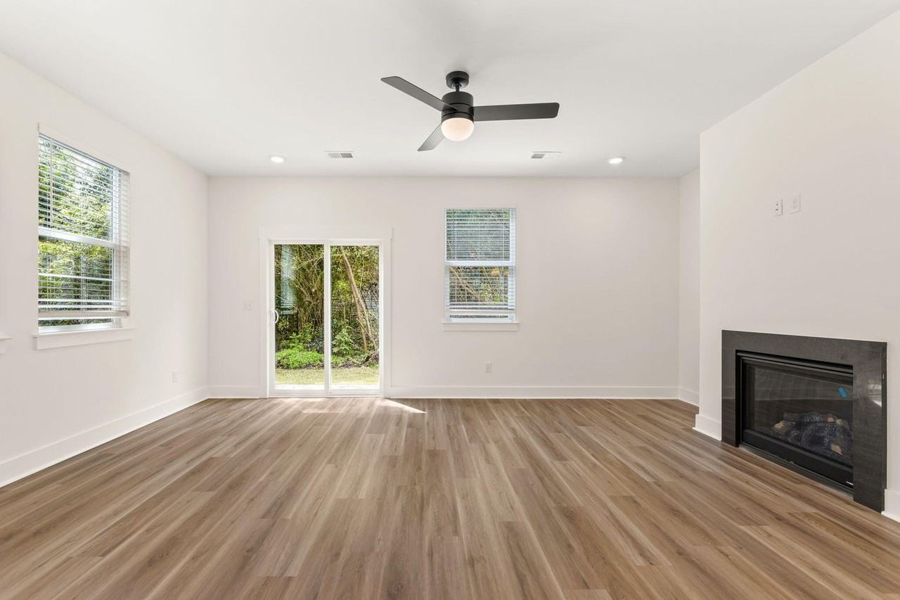 602 W 2nd North St - Photo 3 of 28