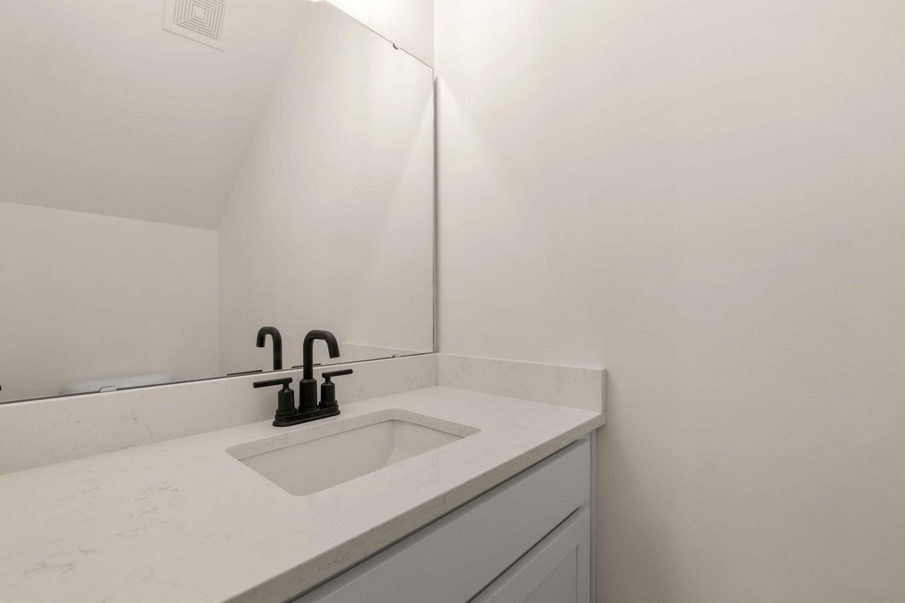 602 W 2nd North St - Photo 6 of 28