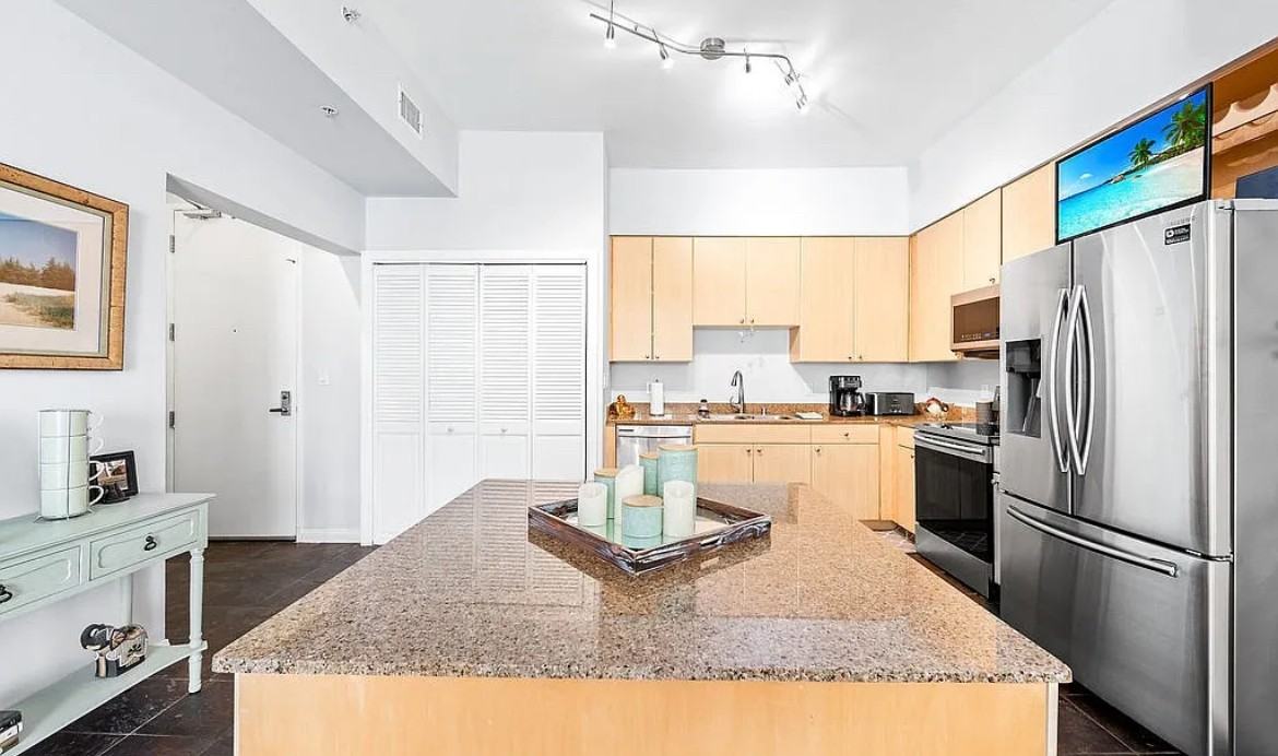 488 E Ocean Blvd - Photo 2 of 9