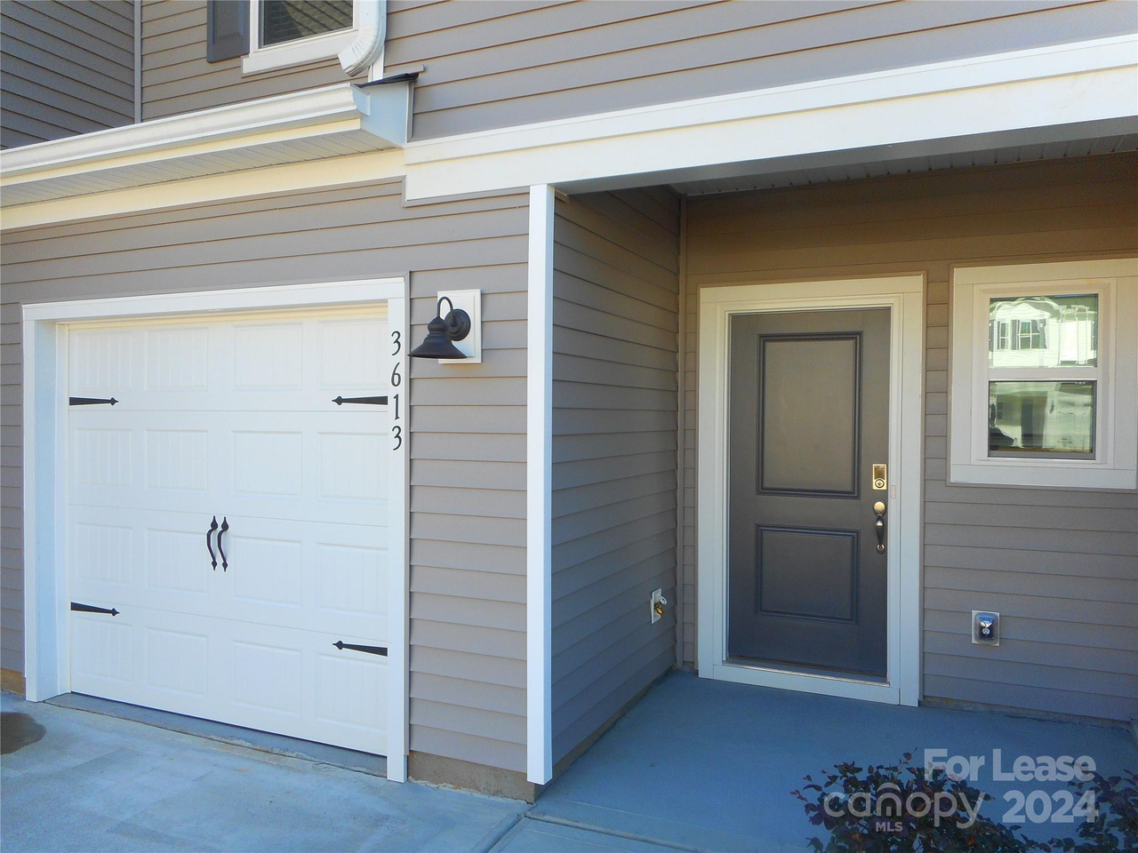 3613 Backwater St - Photo 2 of 26