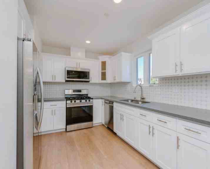 427 N Heliotrope Dr - Photo 5 of 23