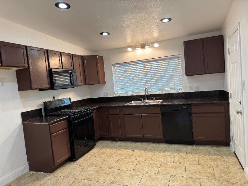 1126 Morse Ct - Photo 2 of 10