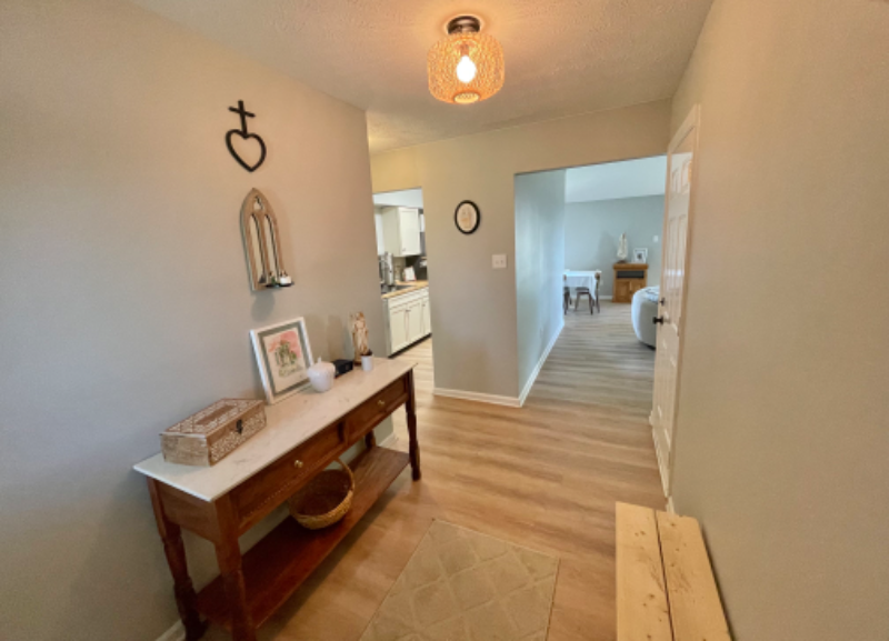 209 Hutchins Dr - Photo 3 of 24