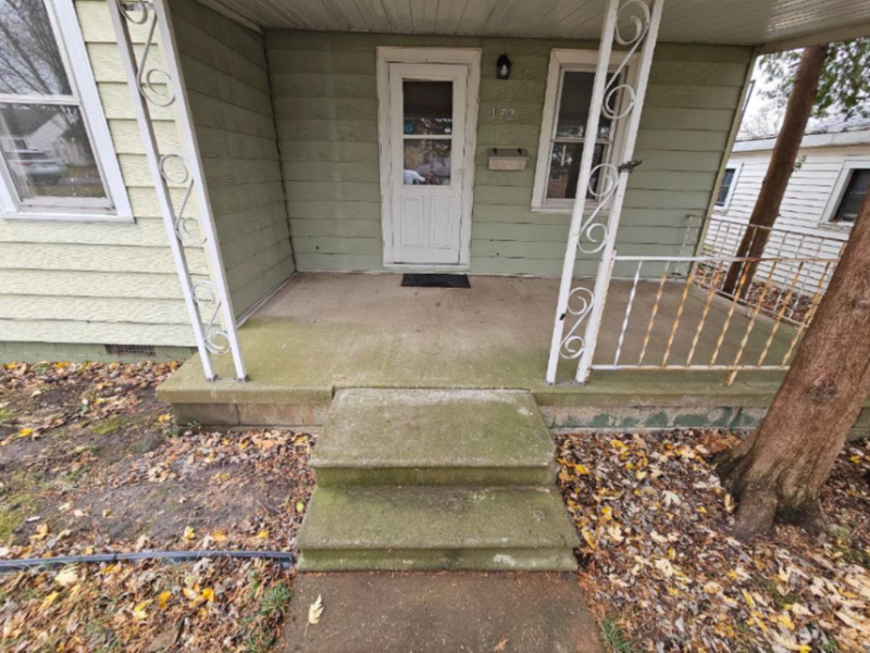 172 N Clinton Ave - Photo 2 of 8