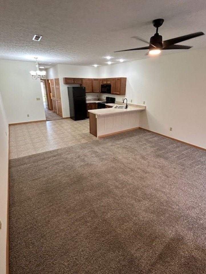 1530 Williamsburg Pl - Photo 2 of 16