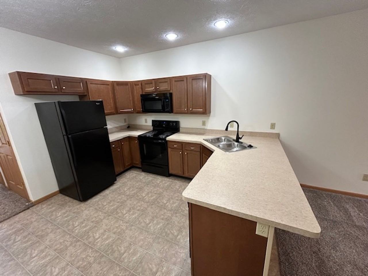 1530 Williamsburg Pl - Photo 3 of 16
