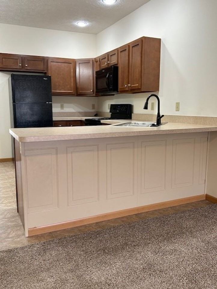 1530 Williamsburg Pl - Photo 4 of 16