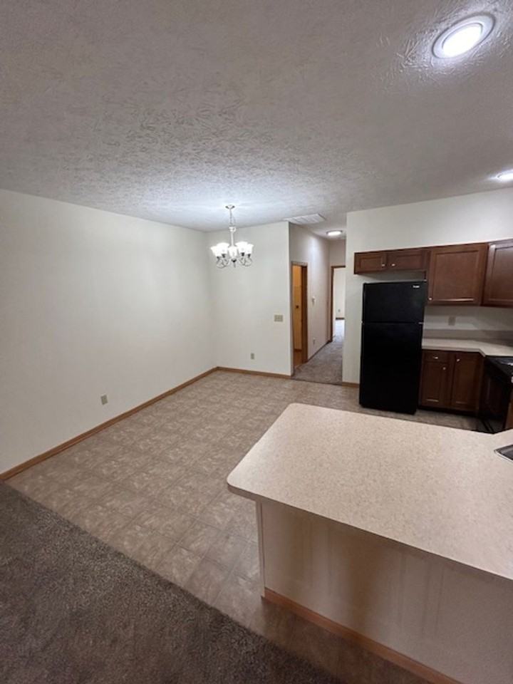 1530 Williamsburg Pl - Photo 5 of 16