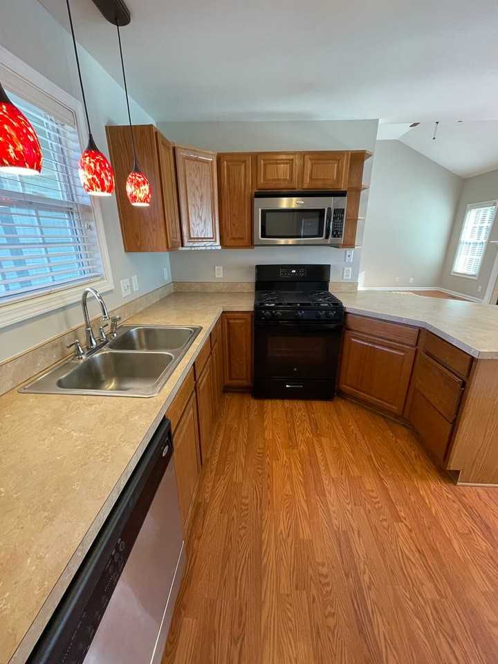 122 Saddle Creek Cir - Photo 4 of 16