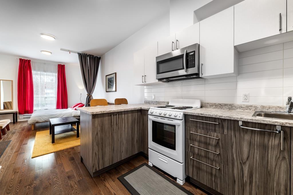 2311 Rue Ontario E #2 - Photo 3 of 15