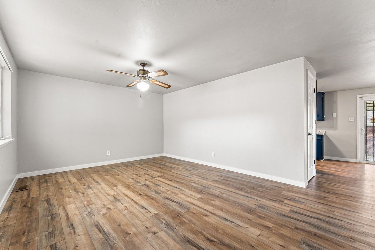 1435 S Ogden St - Photo 6 of 36