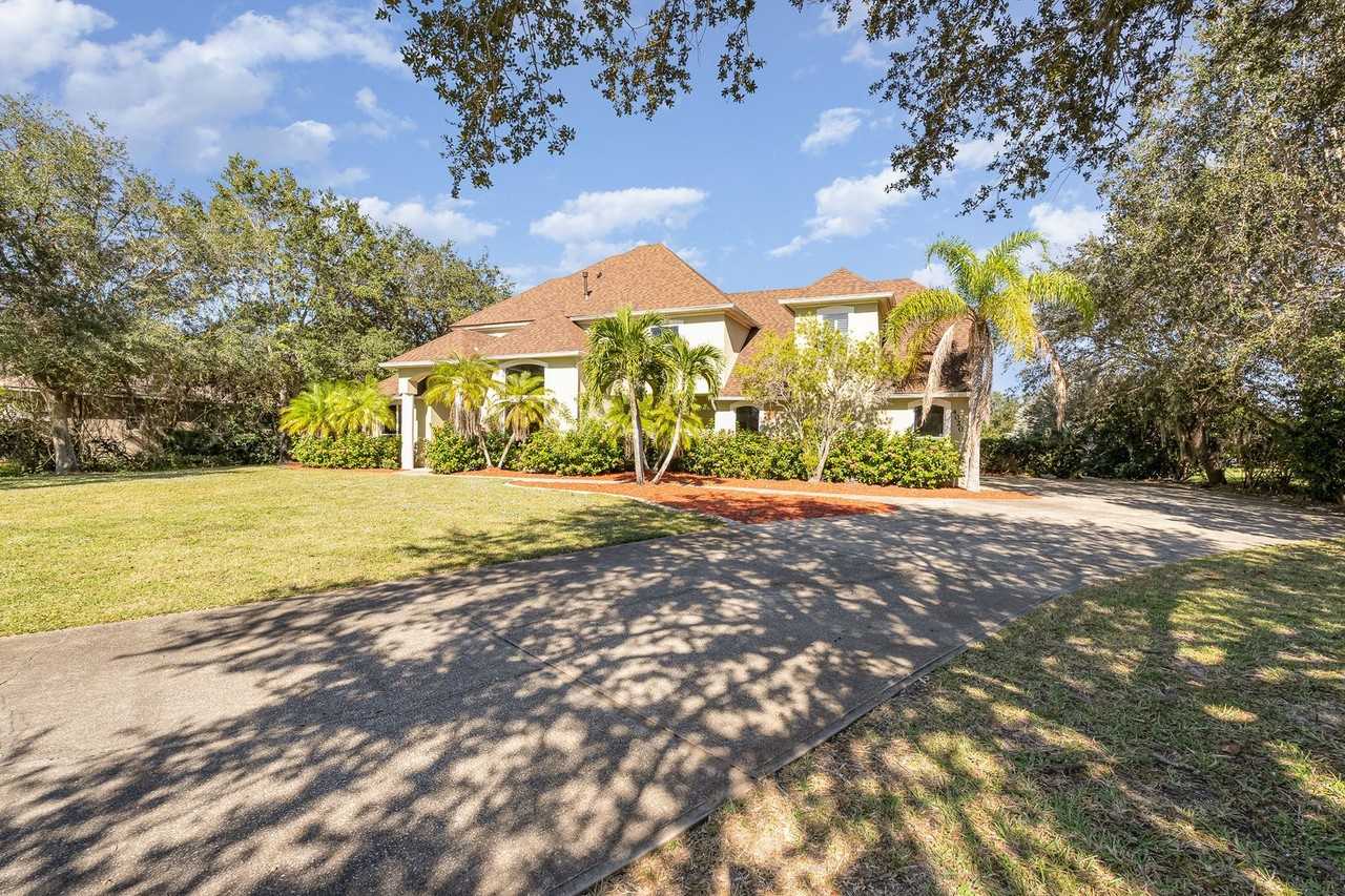 4020 Turkey Point Dr - Photo 2 of 35